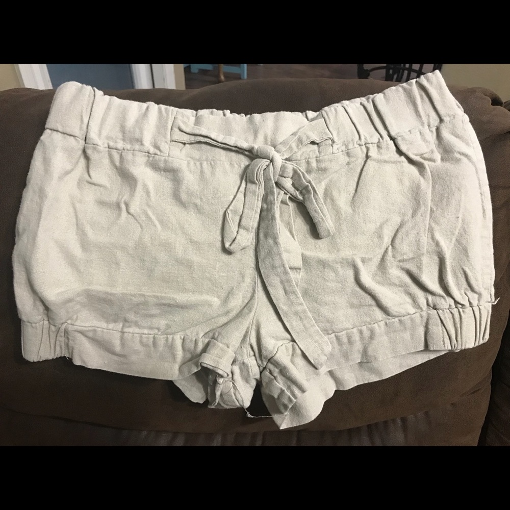 FINAL SALE!!! Lime brand tan women’s linen shorts.